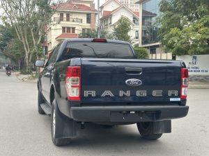 Bán tải Ford Ranger XLS 2020 màu xanh AT 4x2 nhập Thái
