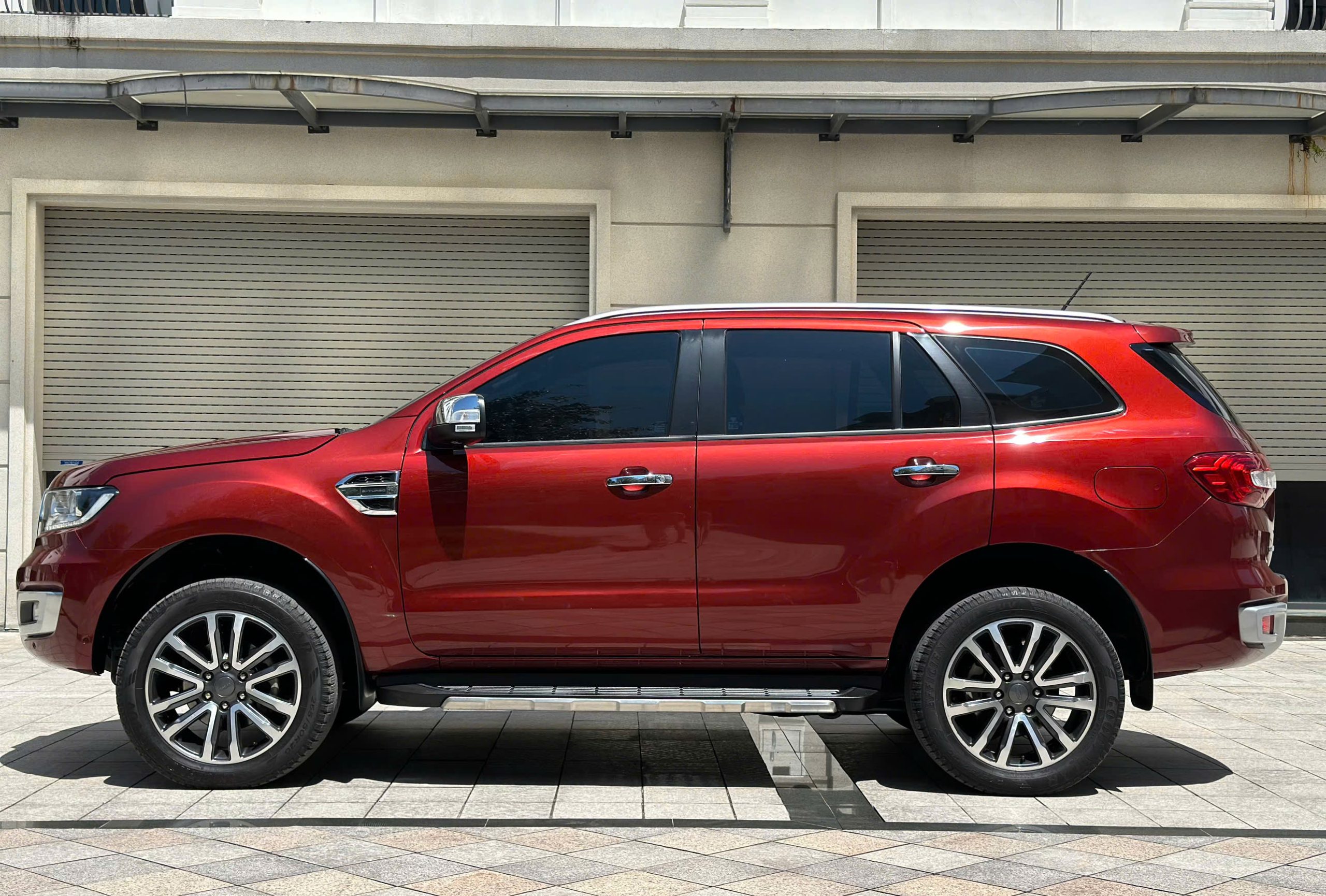 Ford Everest 2021 titanium đỏ