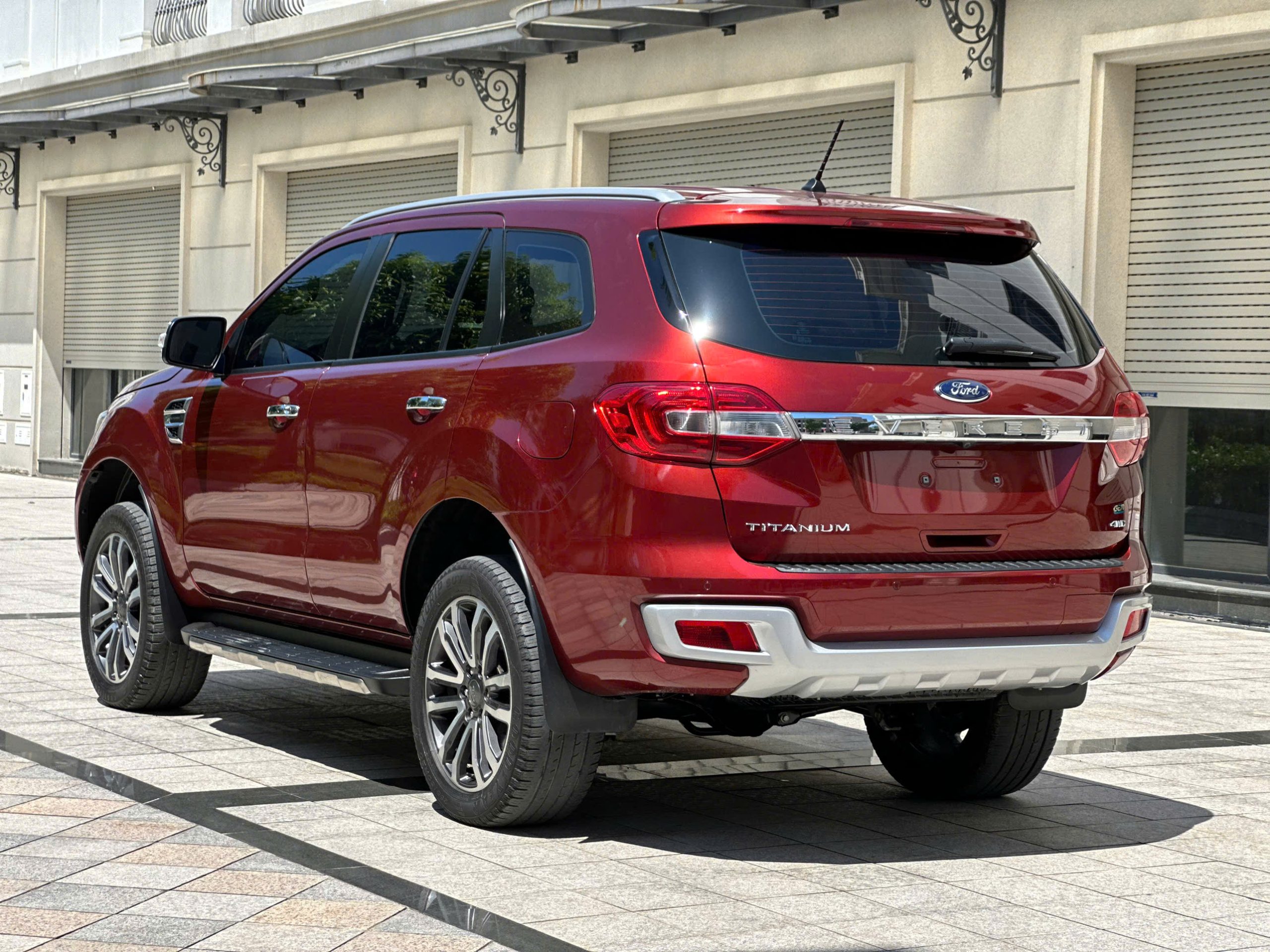 Ford Everest 2021 titanium đỏ